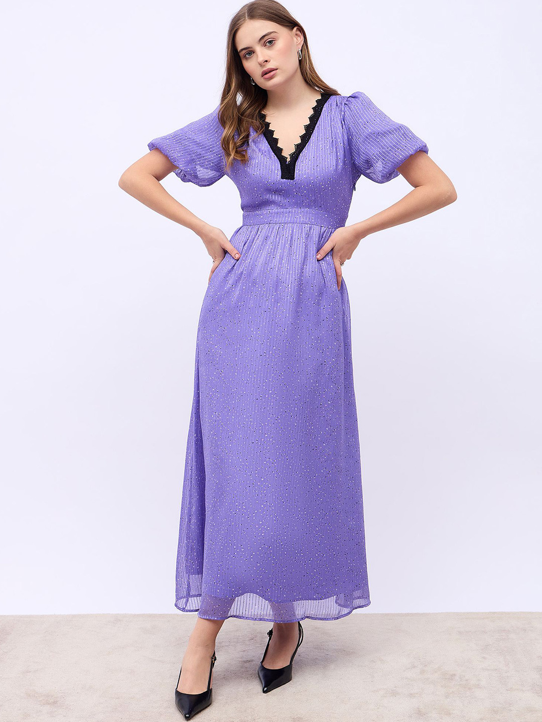 Styli Women Abstract Printed Textured Puff Sleeve Maxi Dress with Scallop Lace