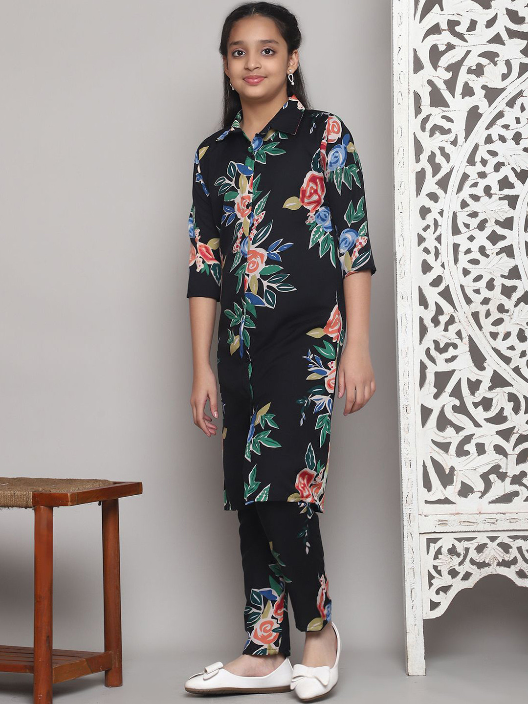 Vetrokart Girls Floral Printed Regular Kurta with Trousers