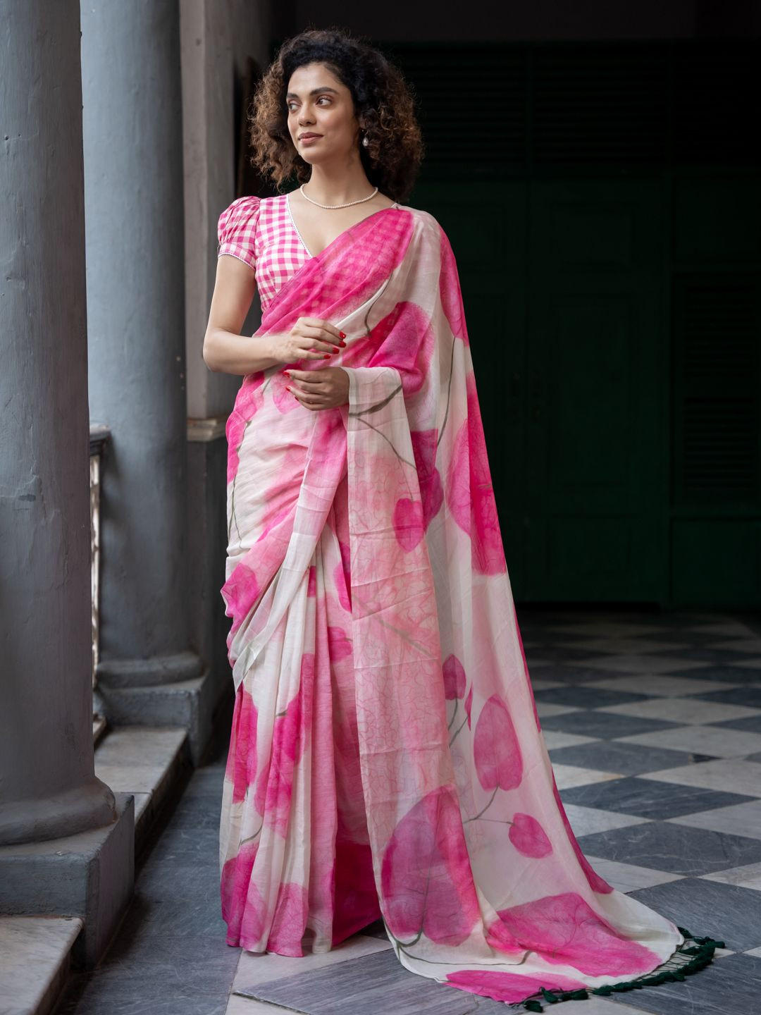 Suta Suta Multi Color Pure Cotton Saree.