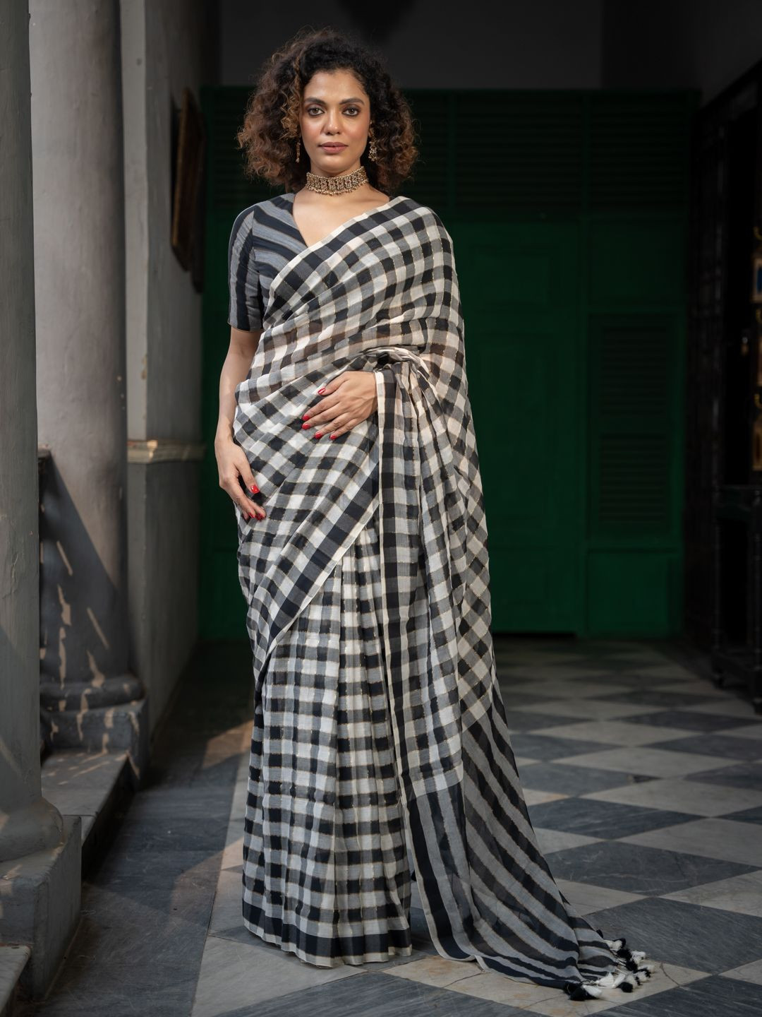 Suta Checked Suta Multi Color Pure Cotton Zari Saree.