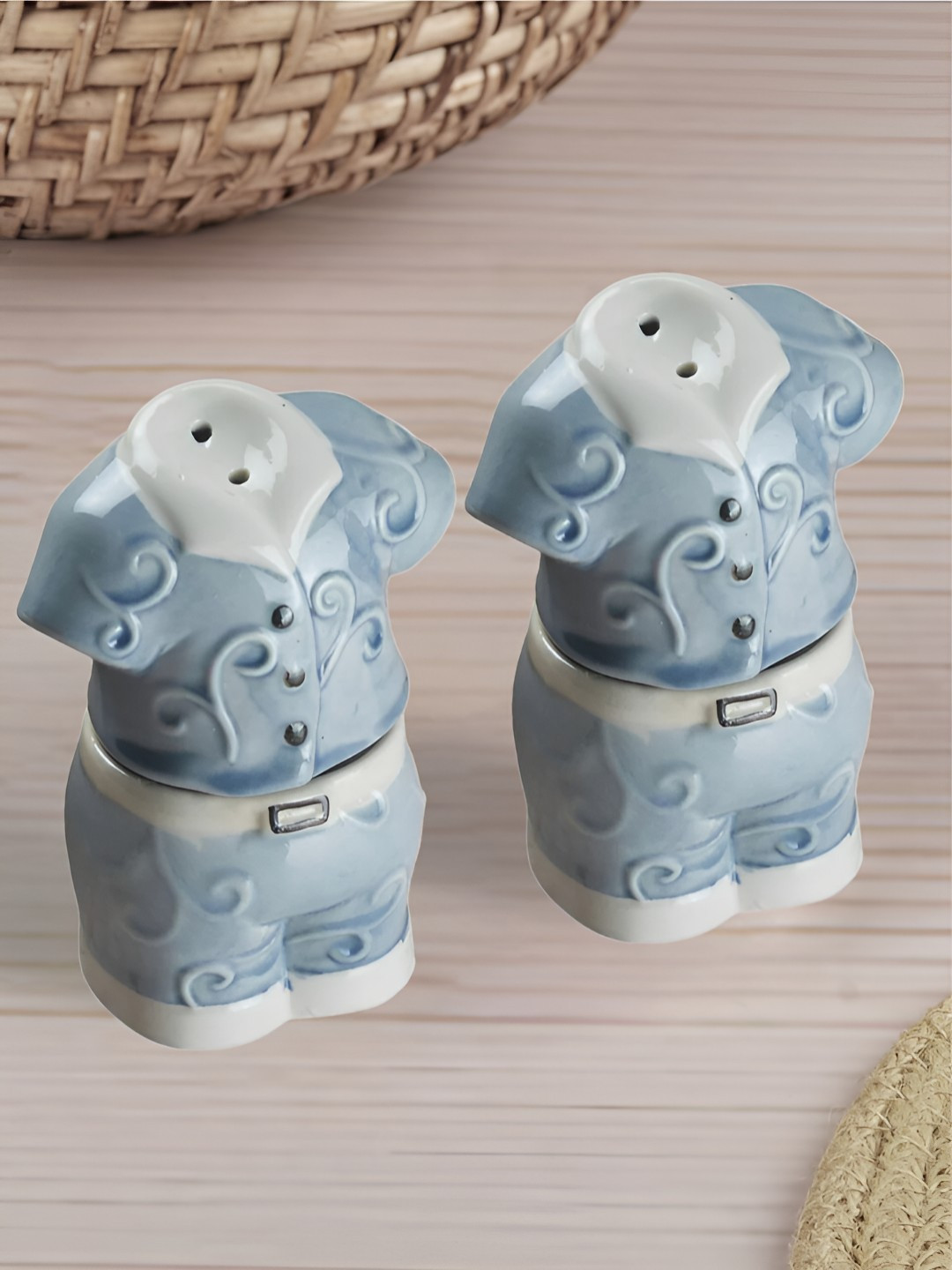 Kookee Unisex Blue Salt and Pepper Shakers