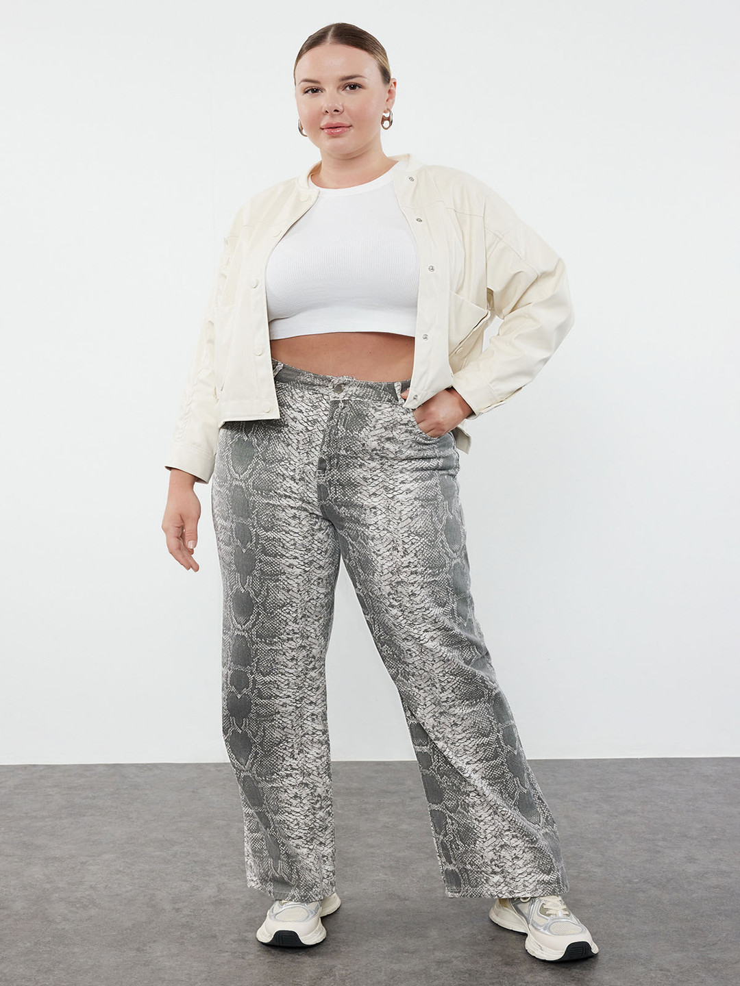 Trendyol Women Plus Size Mildly Distressed Heavy Fade Printed Cotton Jeans