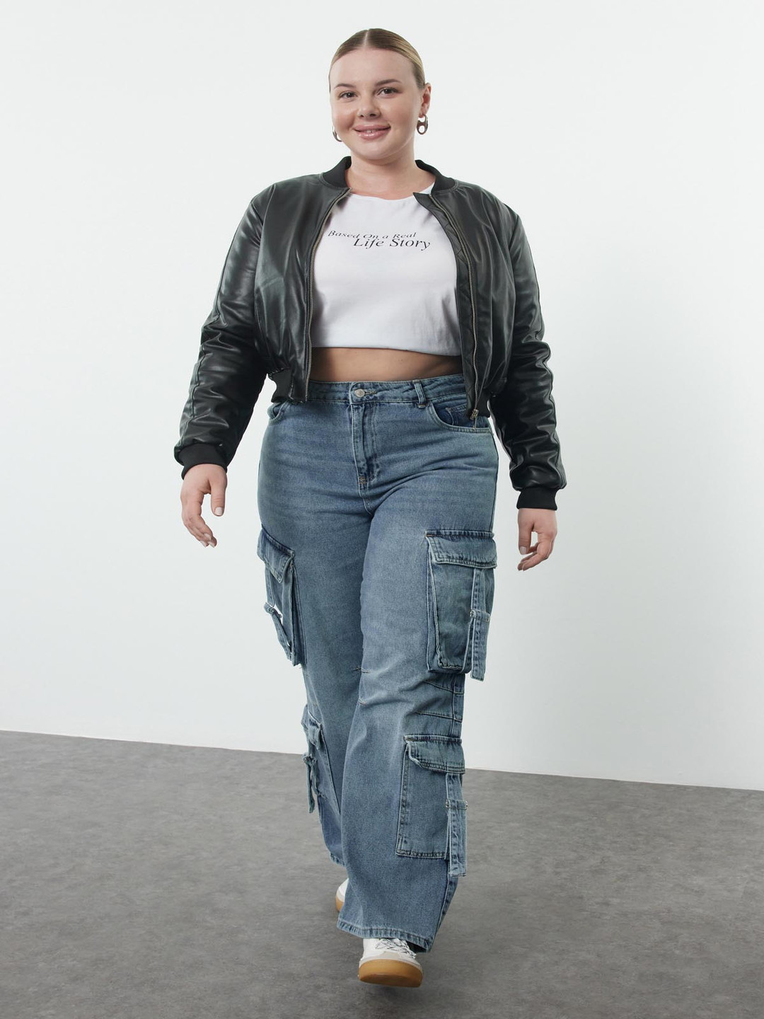 Trendyol Women Pure Cotton Plus Size Mildly Distressed Jeans