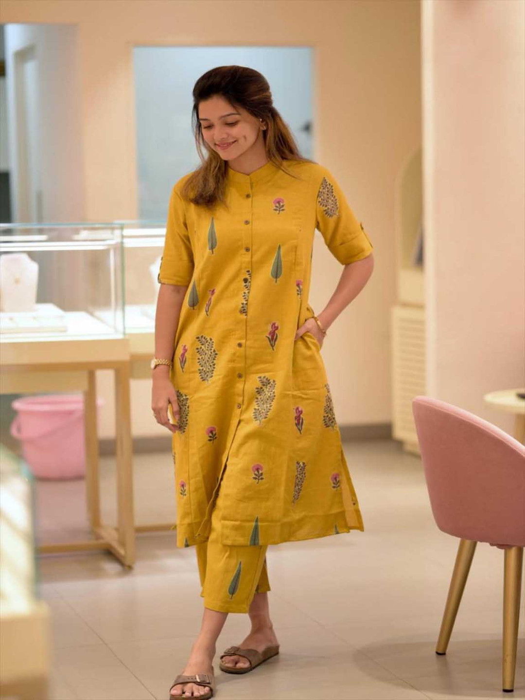 Anni Designer Floral Printed Mandarin Collar Rolled-Up Sleeves Kurta With Trousers