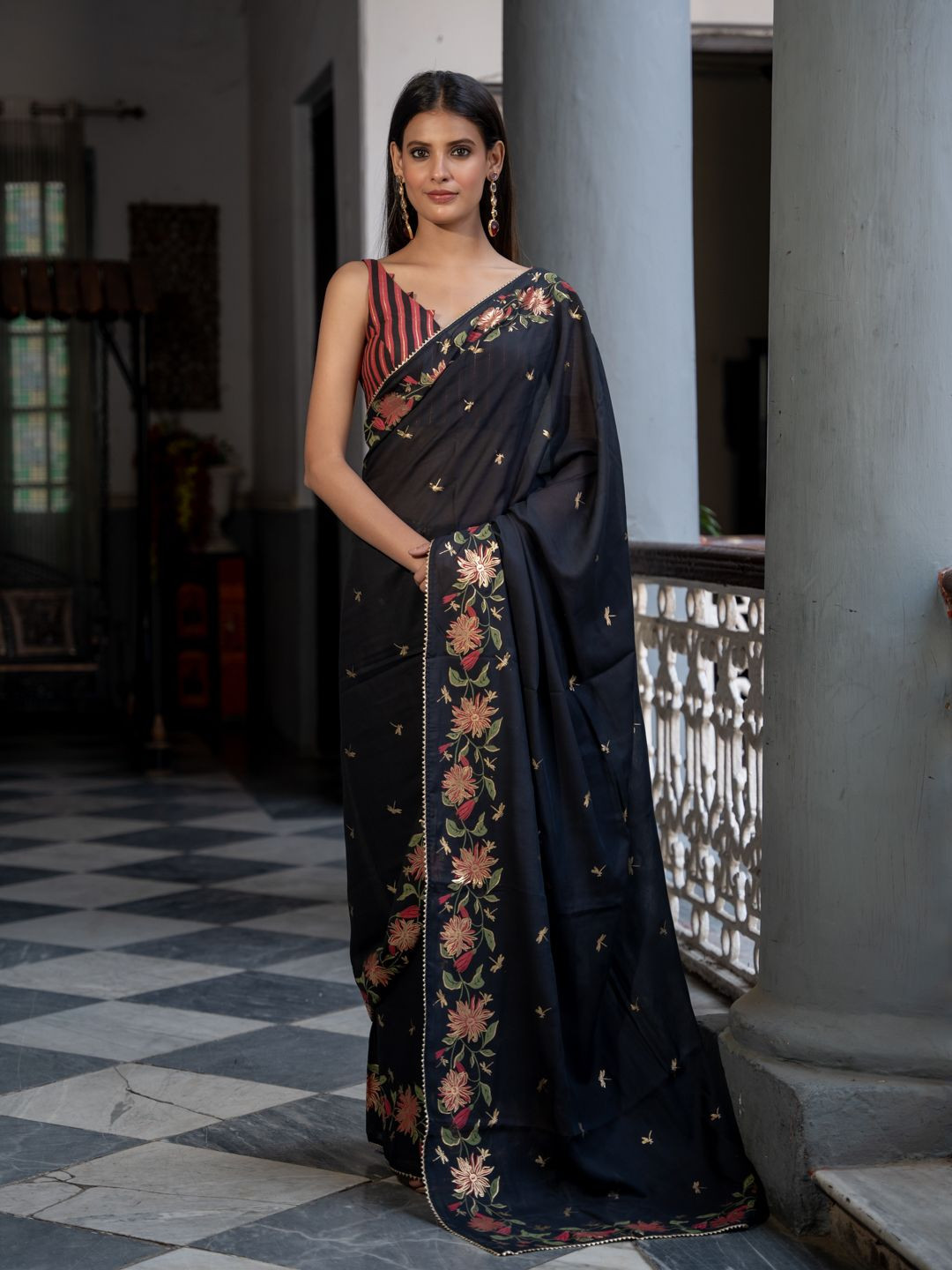 Suta Suta Black Color Cotton Blend Saree.