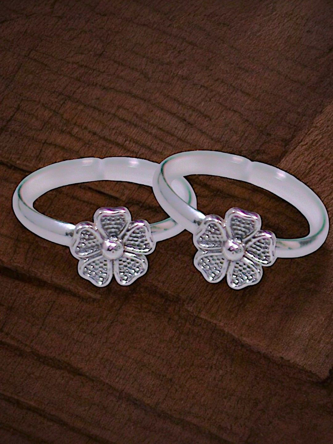 Taraash Set Of 2 925 Sterling Silver-Plated Flower Design Toe Rings