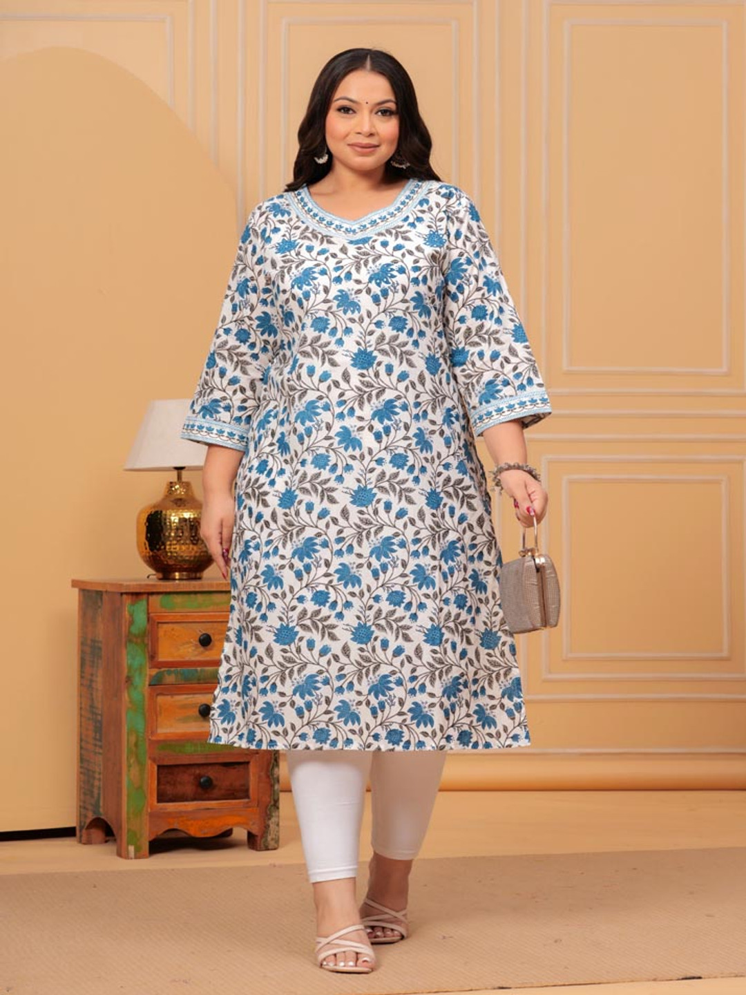 SIKRA Plus Size Floral Printed V-Neck Straight Kurta