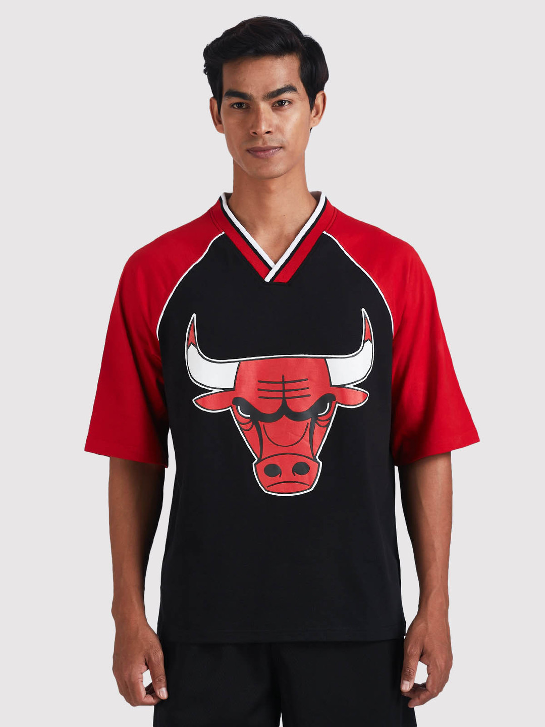 NBA Men Chicago Bulls V-Neck Graphic Printed Oversized Cotton T-shirt