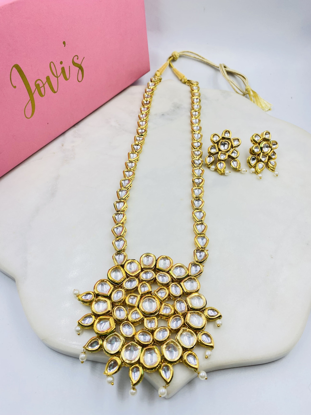 JOVI'S JEWELS Kundan-Studded And Pearls Jewellery Set