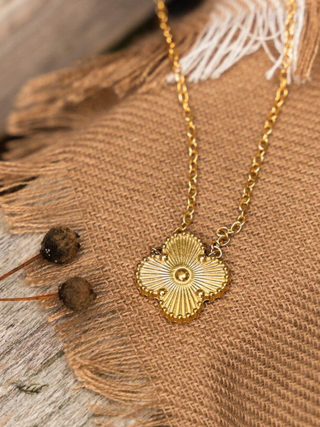 Wynona Gold-Plated Leaf Charm Clover Chain