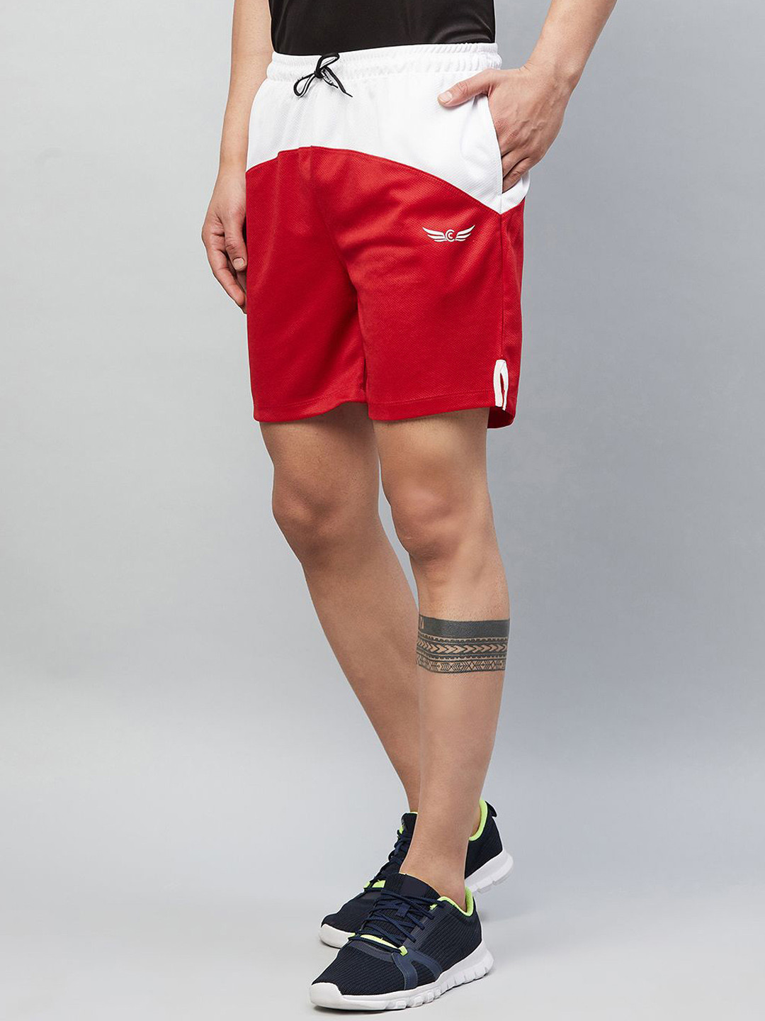 CHROME & CORAL Men Color-Blocked Mid-Rise Shorts