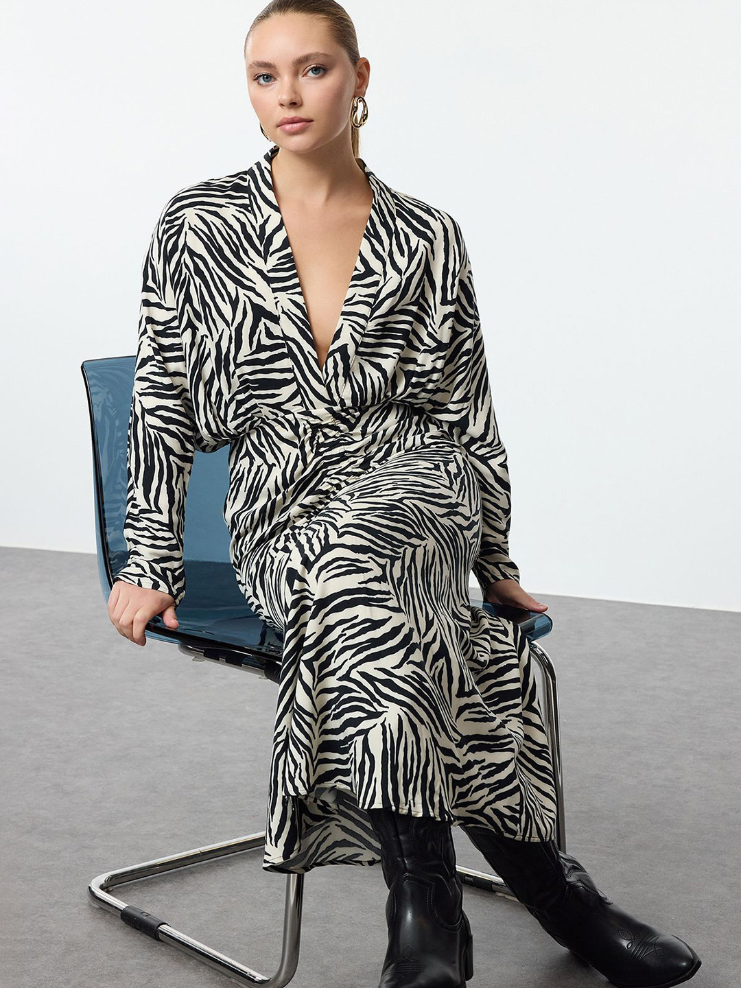 Trendyol Women Animal Printed V-Neck A-Line Midi Dress
