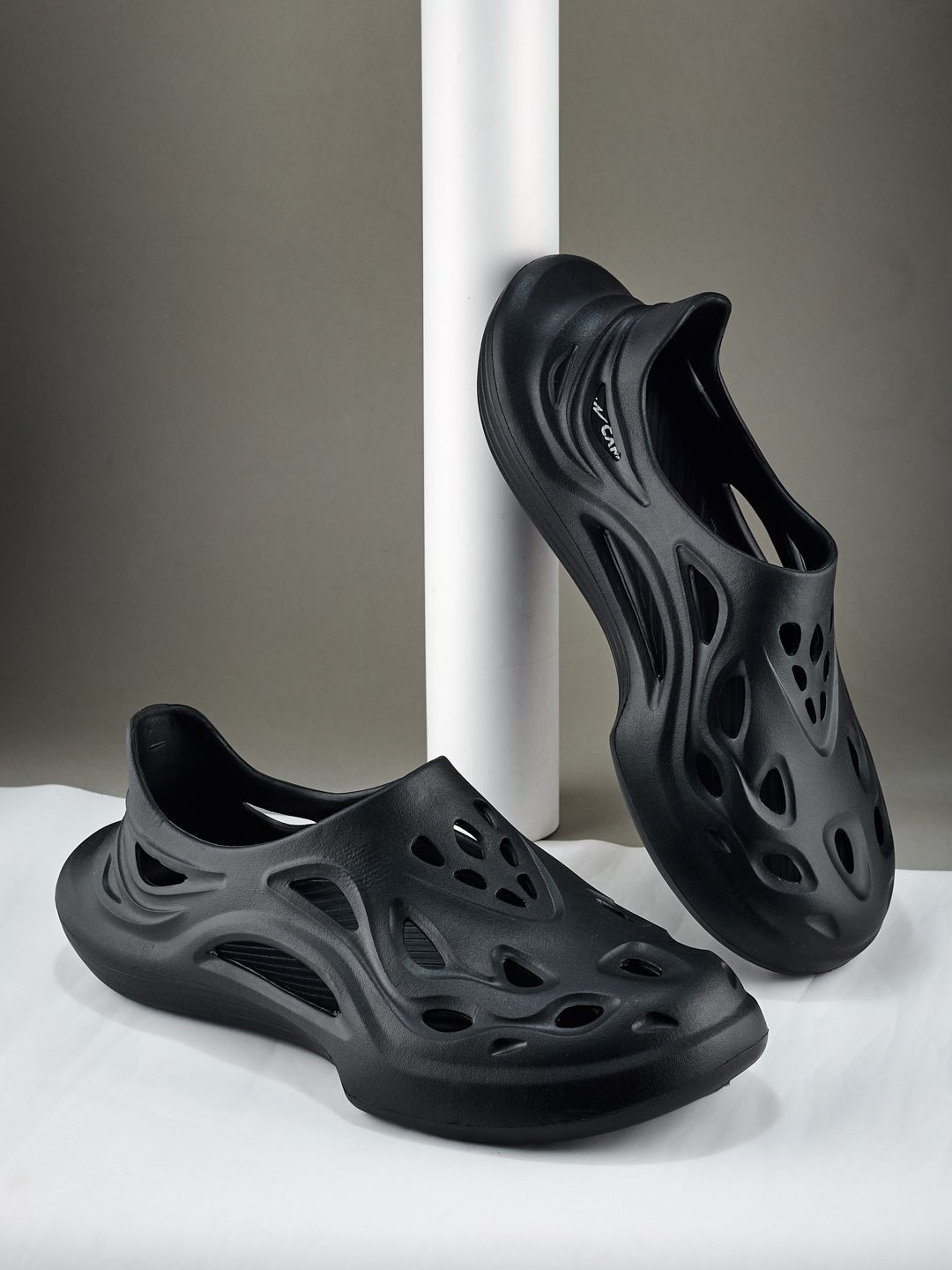 Campus Men GC-4024 Self Design Clogs