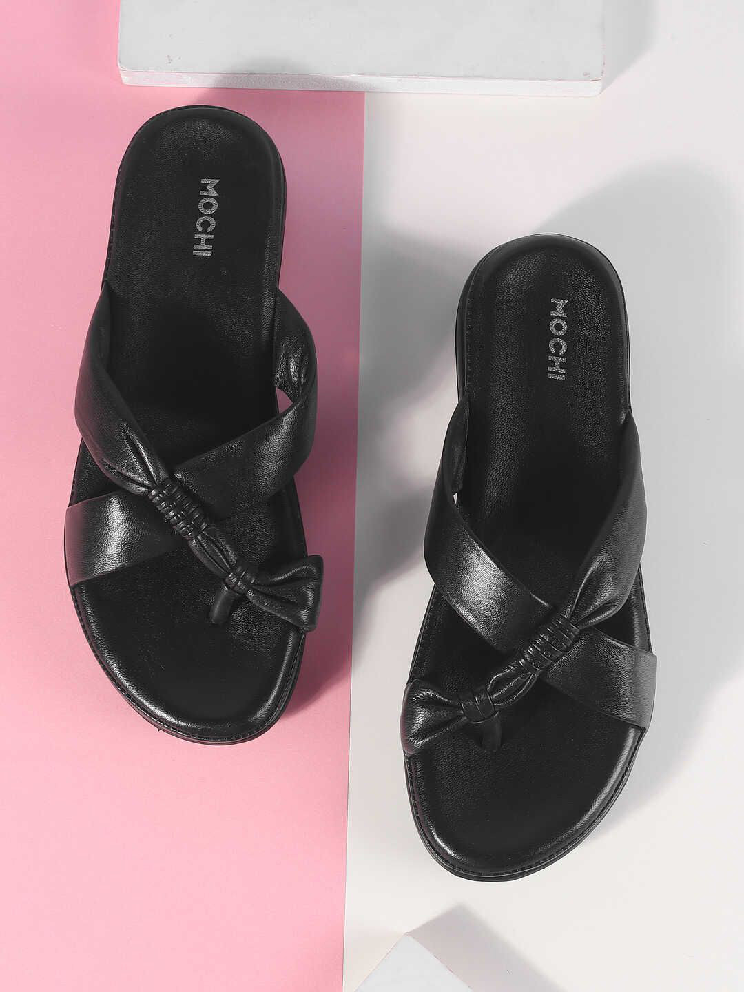 Mochi Women Textured One Toe Flats