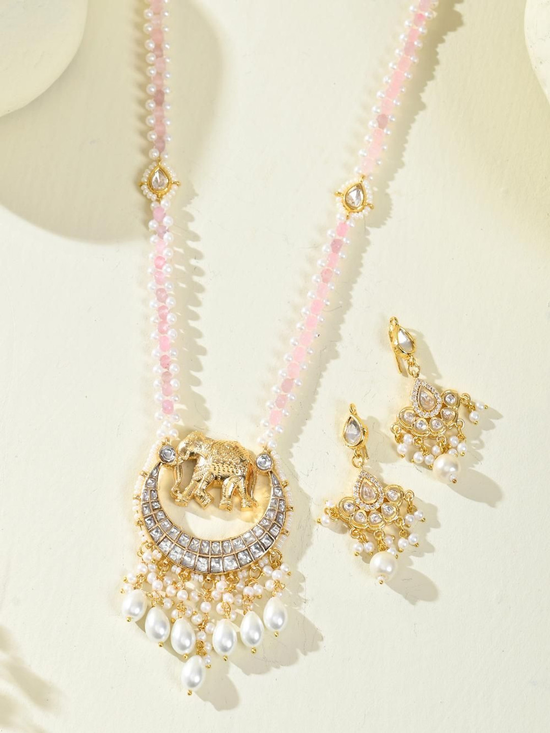 STYYO Gold-Plated Kundan Stone Studded & Beaded Jewellery Set