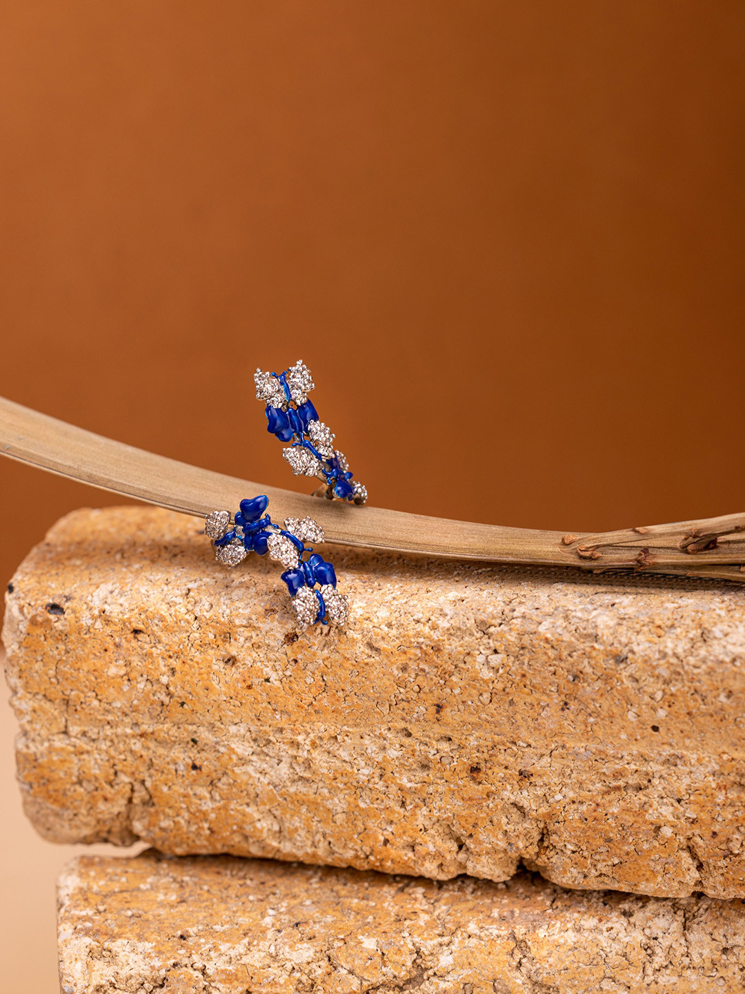 GAURISH BESPOKE JEWELLERY Artificial Stones Silver-Plated Pappilon Ring