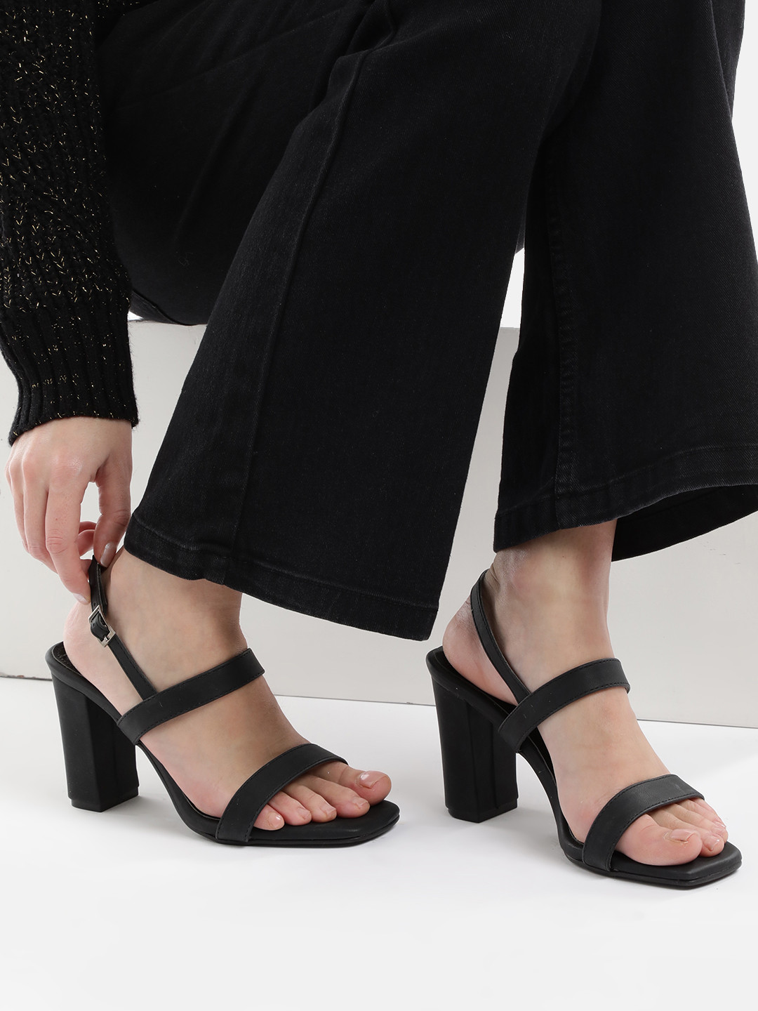 AXIUM Block Sandals with Buckles