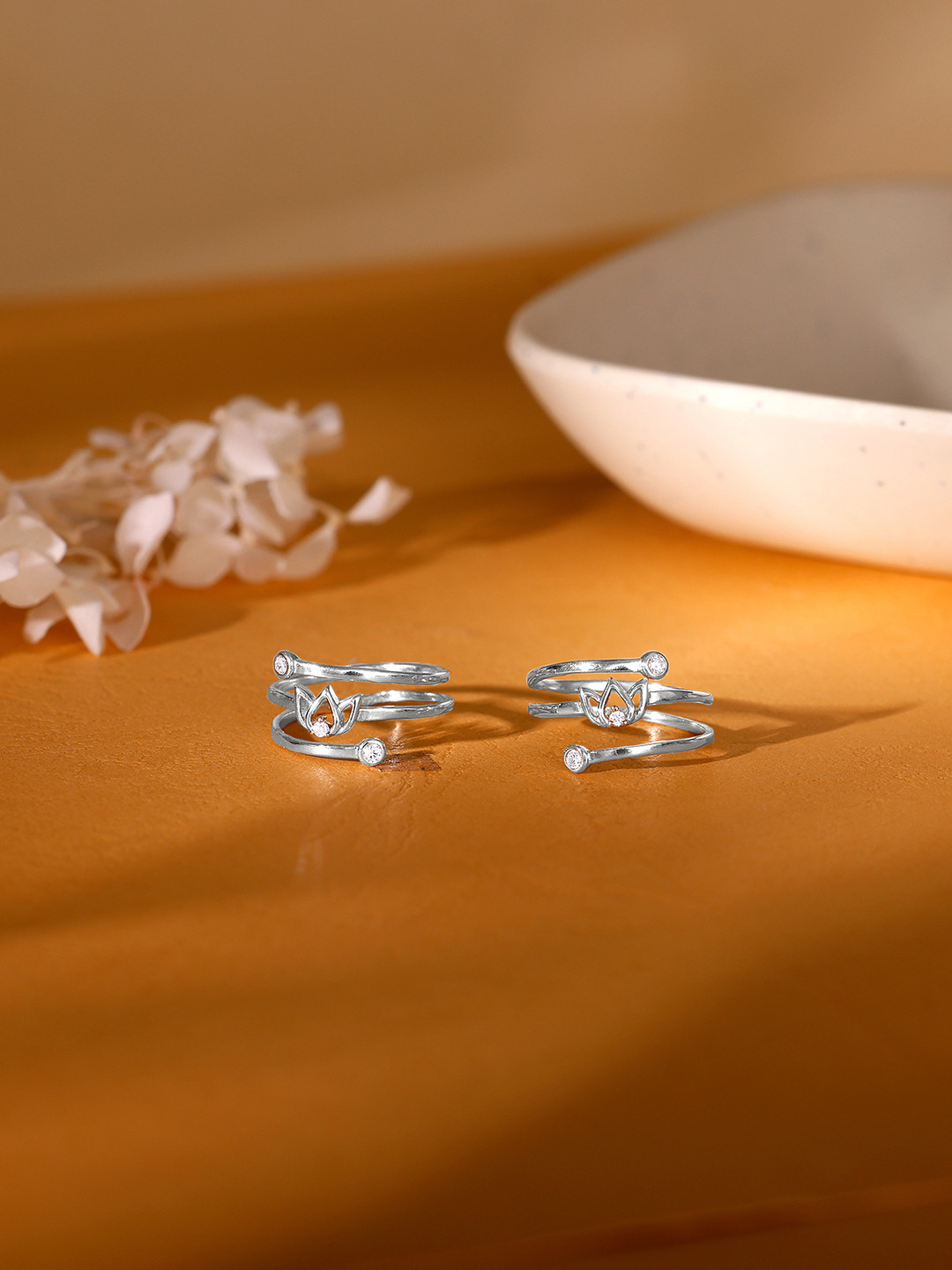 GIVA 925 Silver Rhodium-Plated Elegant Lotus Toe Rings