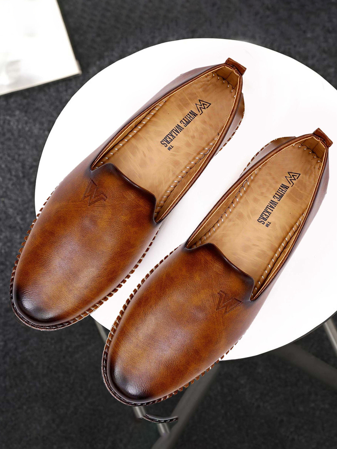 WHITE WALKERS Men Round Toe Loafers