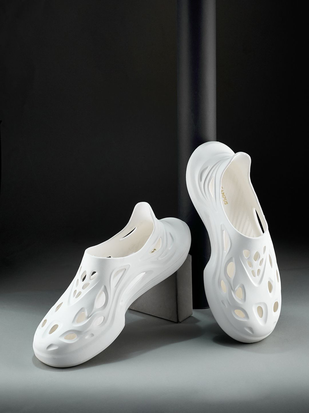 Campus Men GC-4024 Solid Clogs