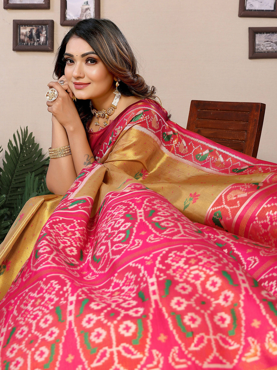 Vintro Woven Design Zari Tissue Patola Saree
