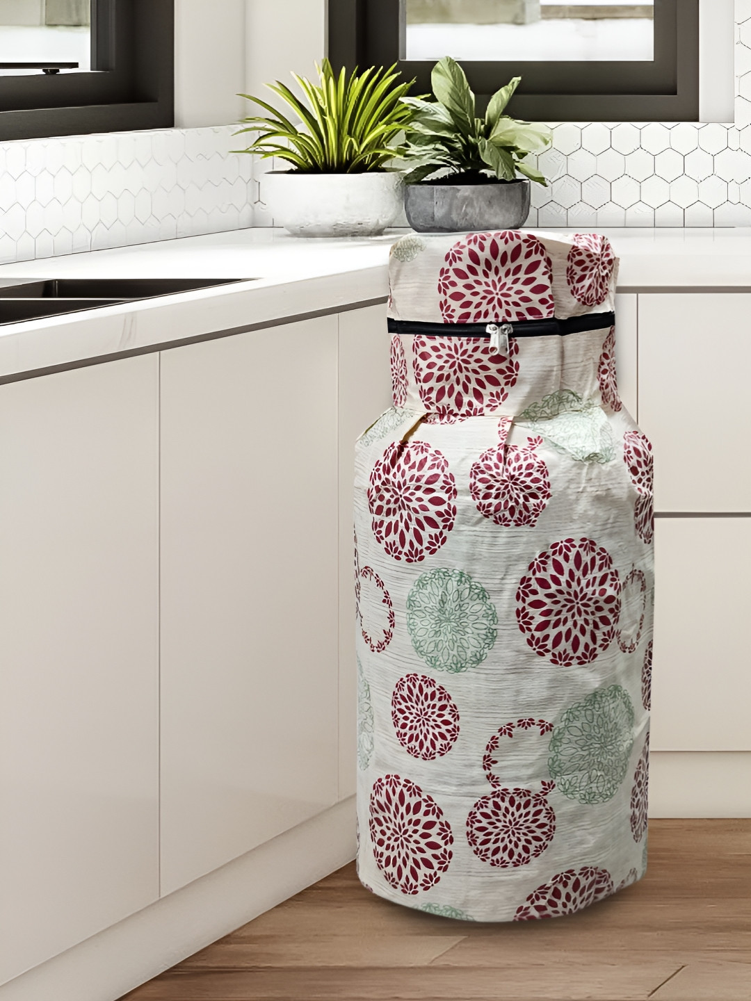 KANUSHI INDUSTRIES Beige & Maroon Printed Waterproof Gas Cylinder Cover