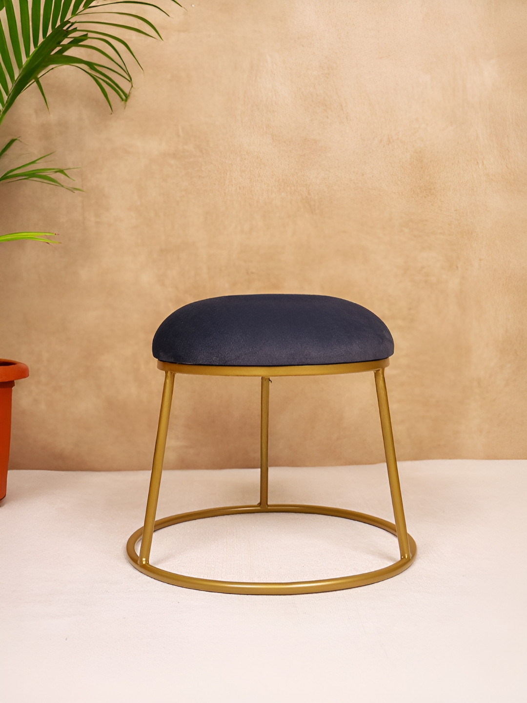 Decoghar Black & Gold-Toned Round Shaped Metallic Stool