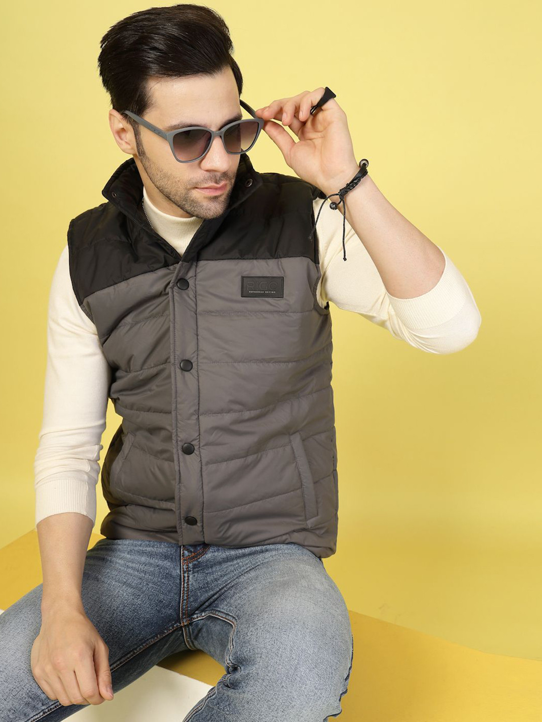 Rigo Men Mock Collar Colourblocked Casual Water Resistant Gilet Jacket