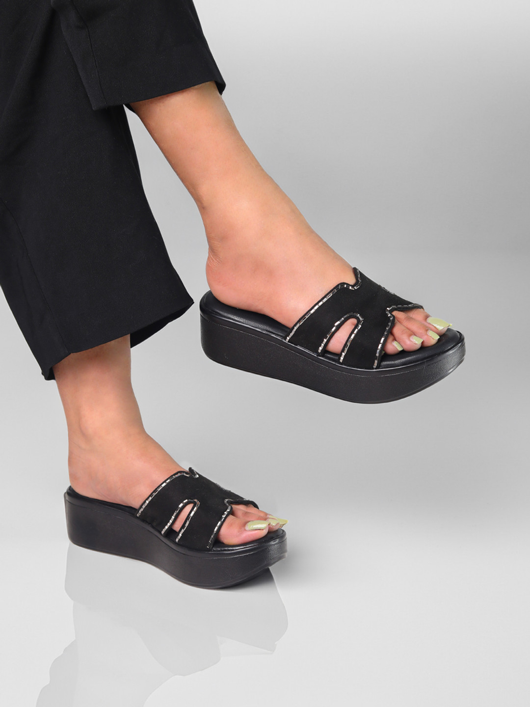 Monrow Alice Black Flatform Heels