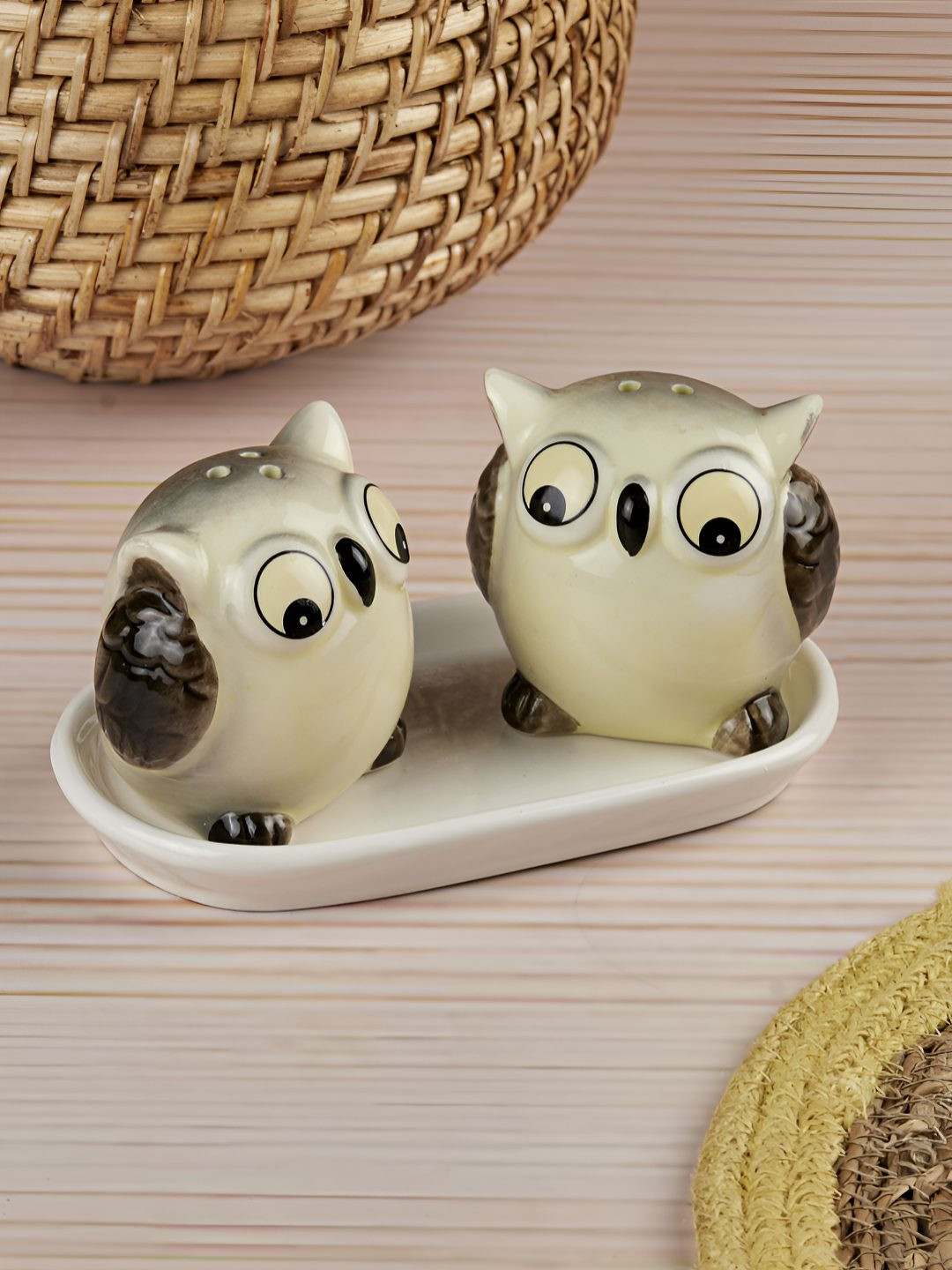 Kookee Unisex Cream Salt and Pepper Shakers