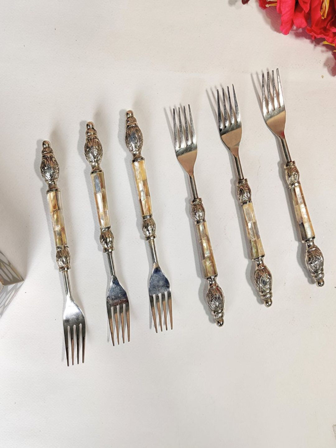 THE HOME CO. Silver-Toned & Gold-Toned 6 Pieces Steel Motia Table Forks