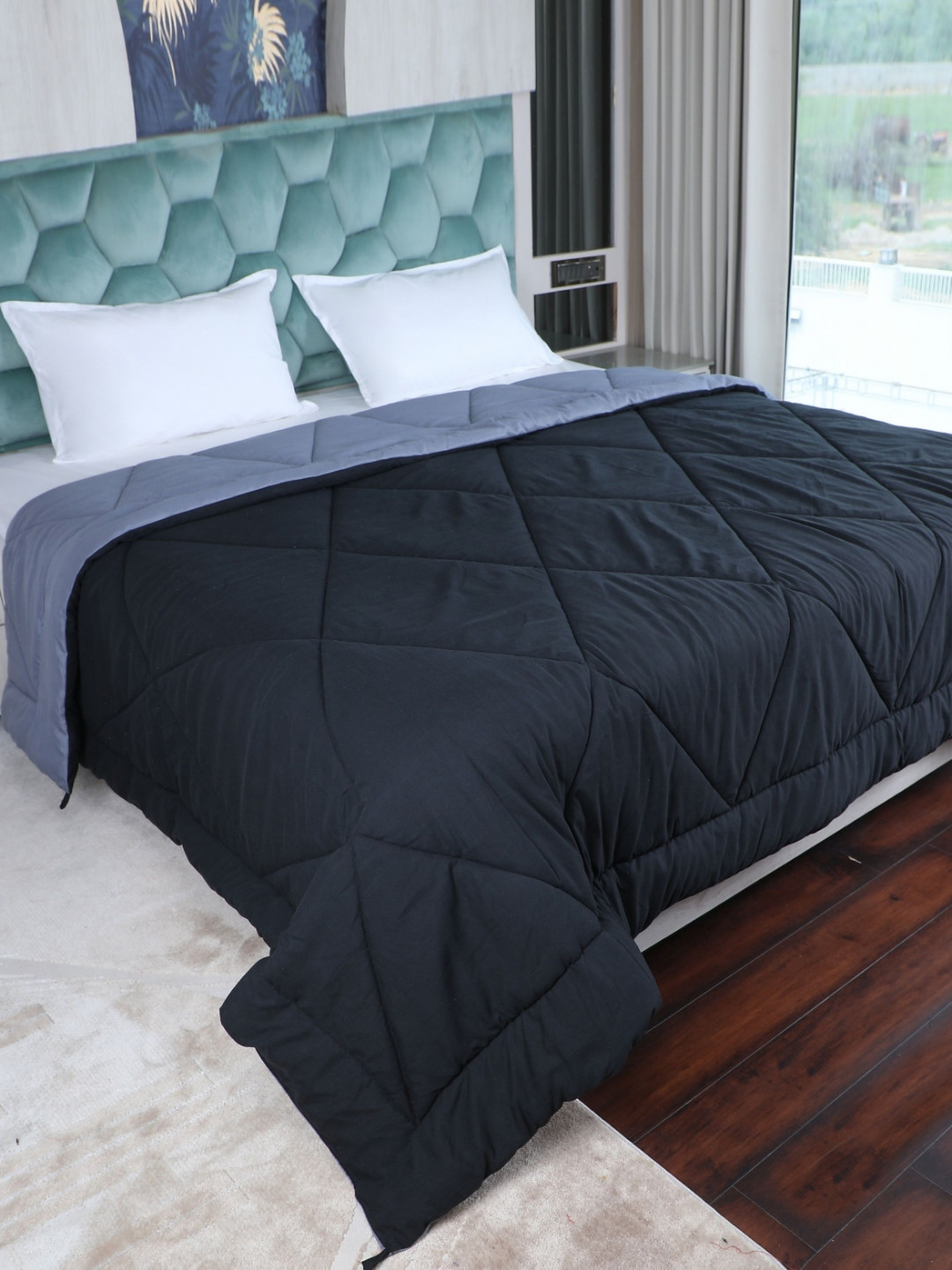 AJISH Black & Grey Geometric 210 GSM AC Room Reversible Duble Bed Comforter