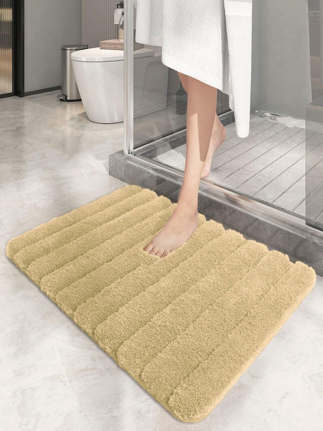 LUXEHOME INTERNATIONAL Toronto Beige Textured 1780 GSM Microfiber Non-Slip Bathroom Mat