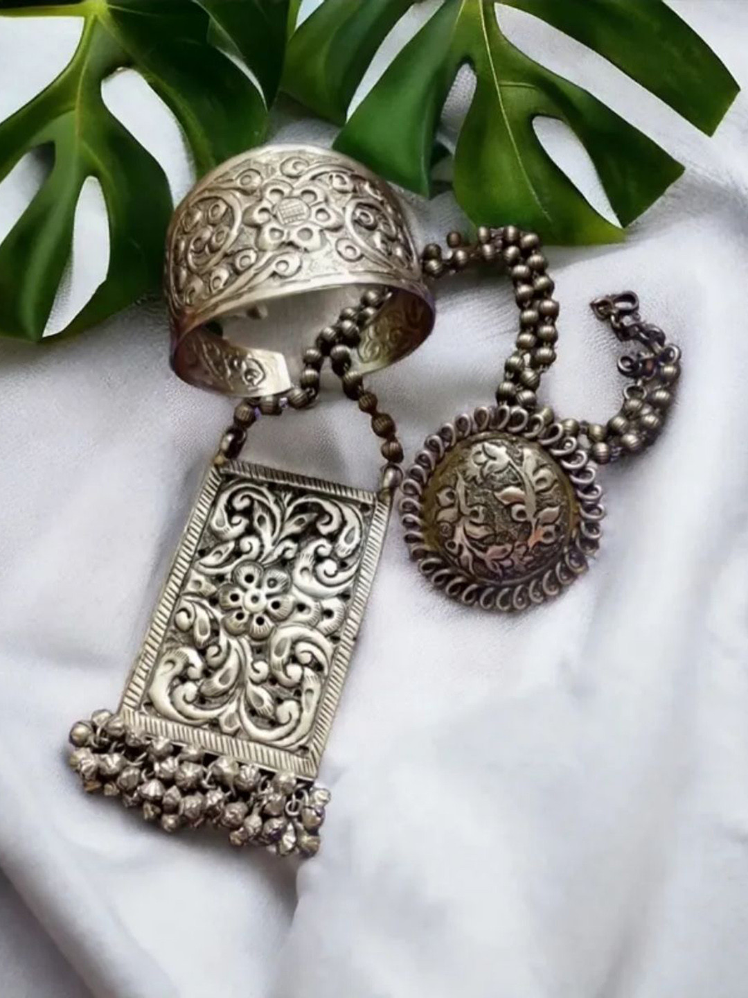 Ekanibymonashstudio Silver-Plated Ekani Chitai Work Textured Jewellery Set