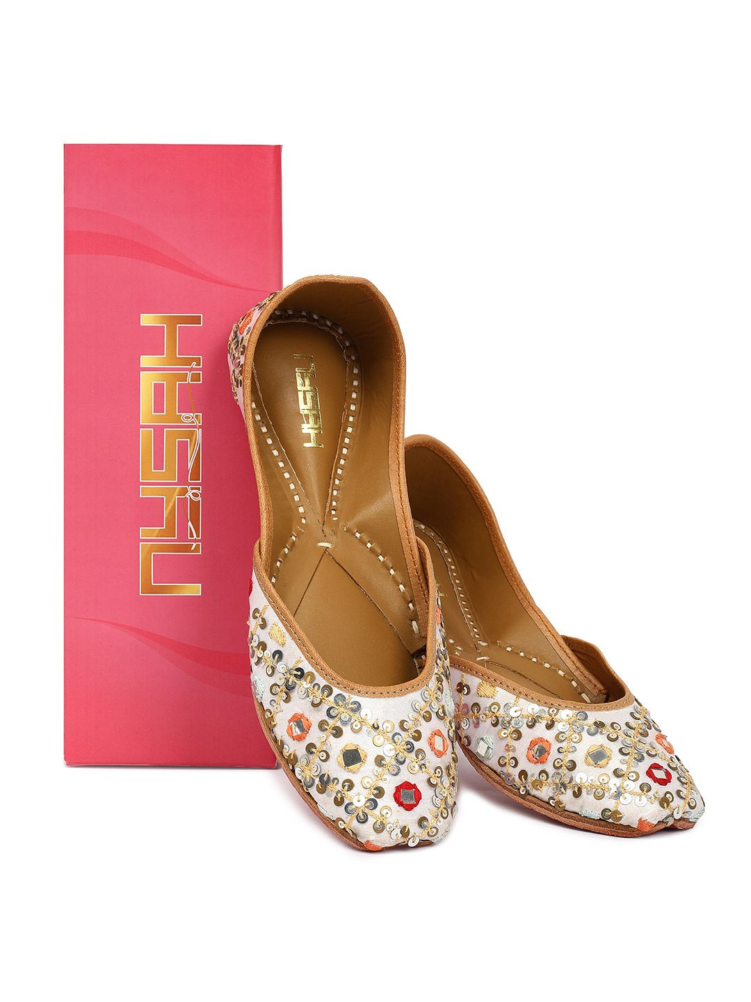 Nysah Women Embellished Round Toe Mojaris
