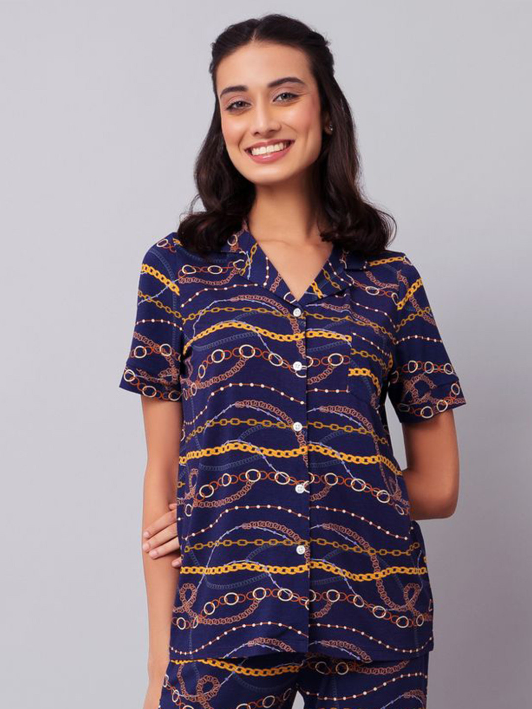 necesera Linked Chains Printed Shirt Style Top