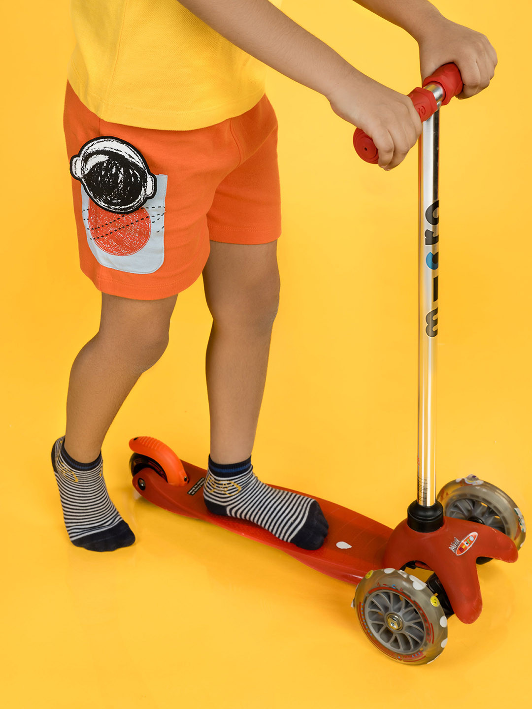 Totle Boys Cotton Printed Mid-Rise Shorts