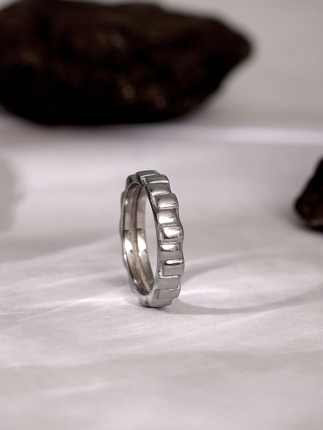 GIVA 925 Silver Rhodium-Plated Midnight Rider Finger Ring