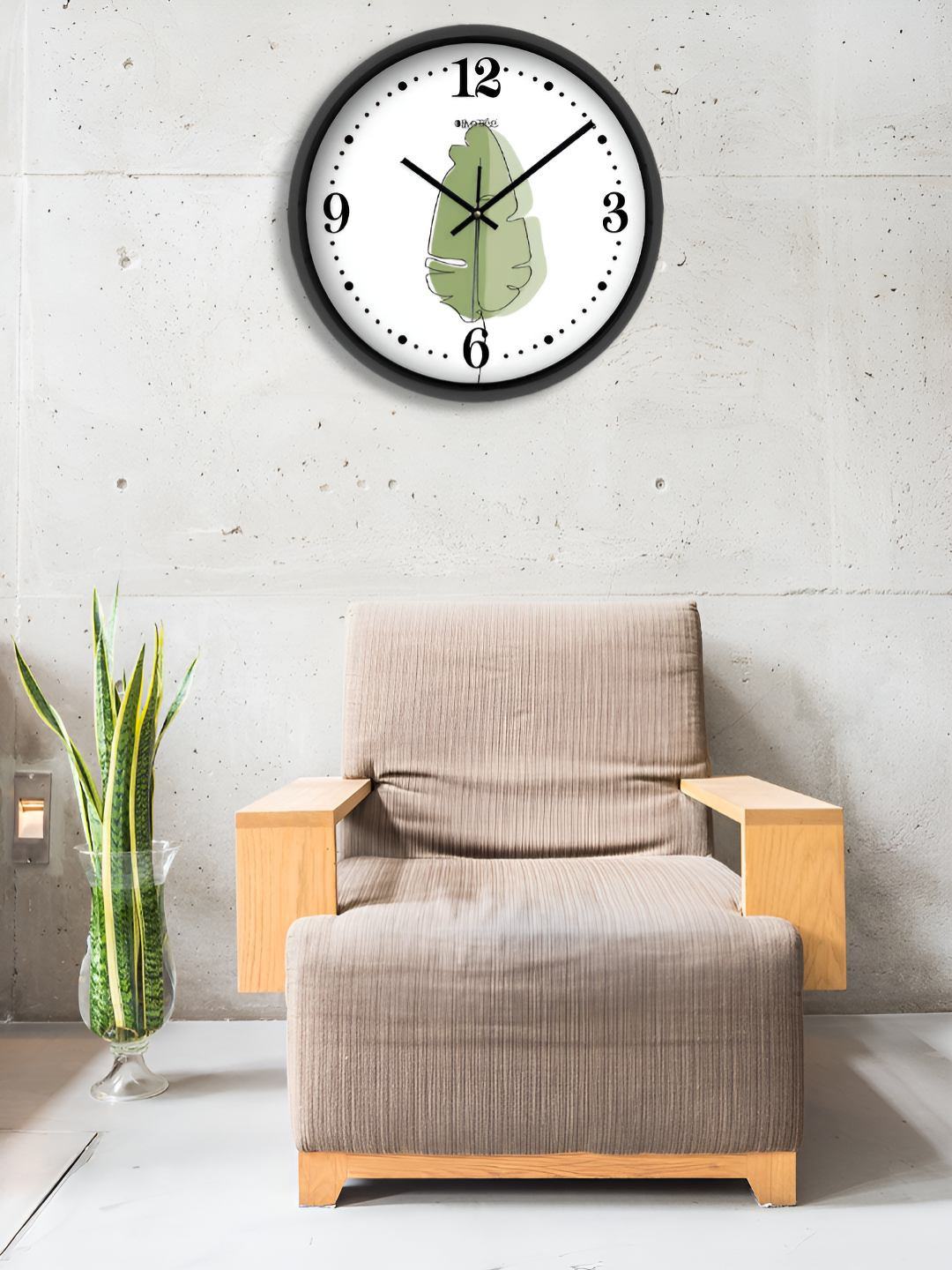 OLIVE TREE Black & White Leaf Printed Round Shaped Contemporary Wall Clock