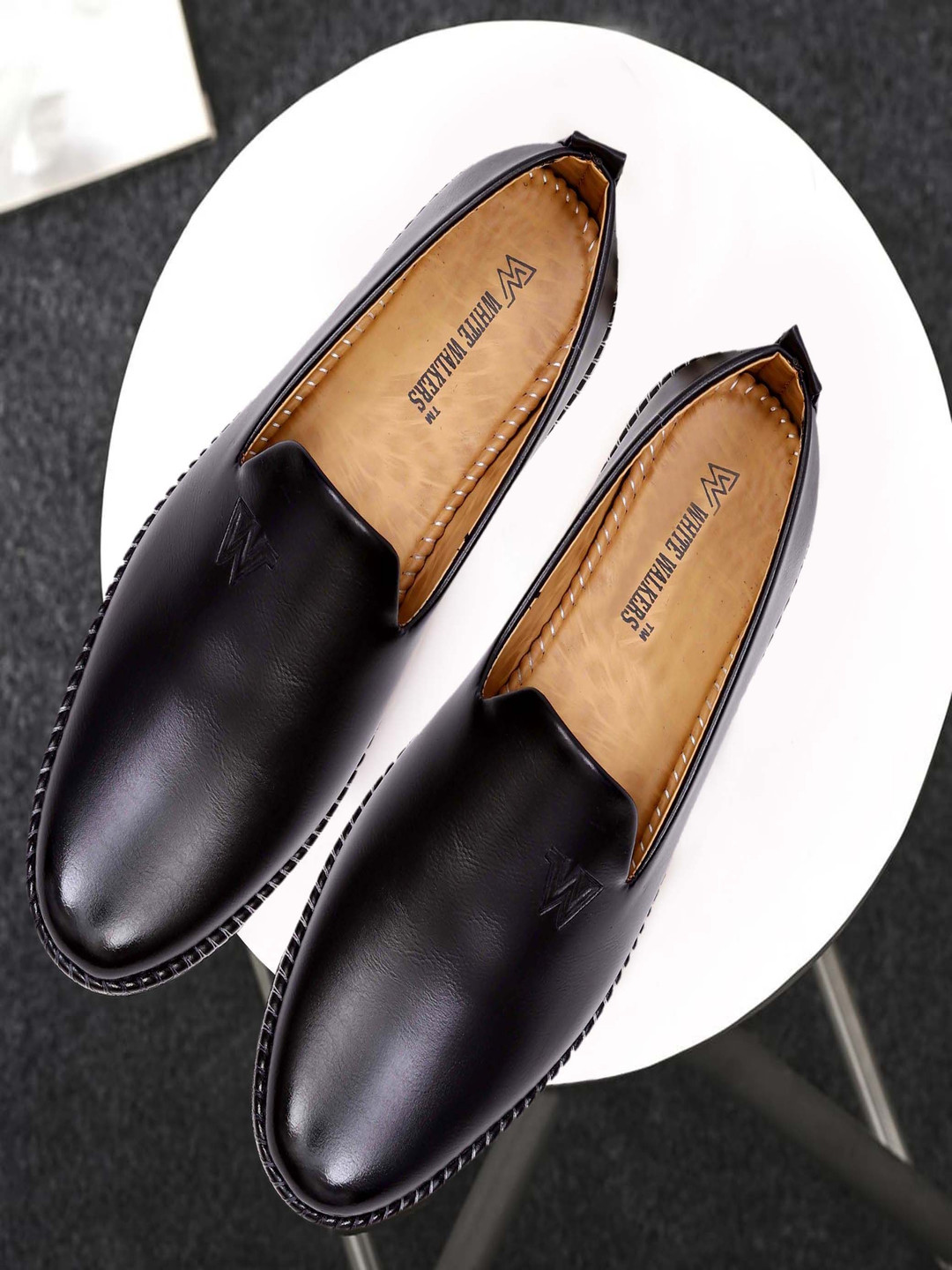 WHITE WALKERS Men Round Toe Loafers