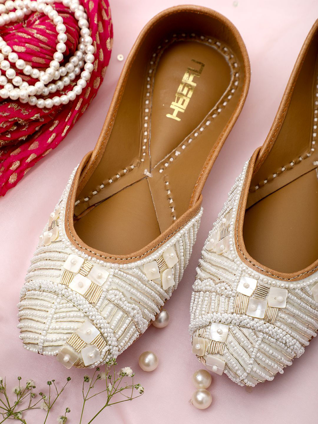 Nysah Women Embellished Round Toe Mojaris