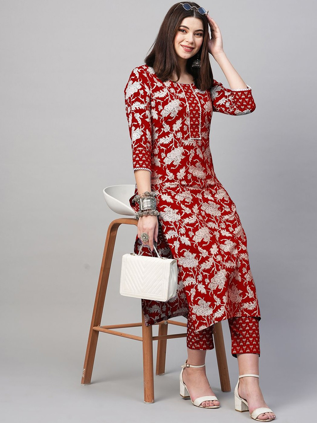 DIVASTRI Pustak Floral Printed Round Neck Straight Kurta With Trousers