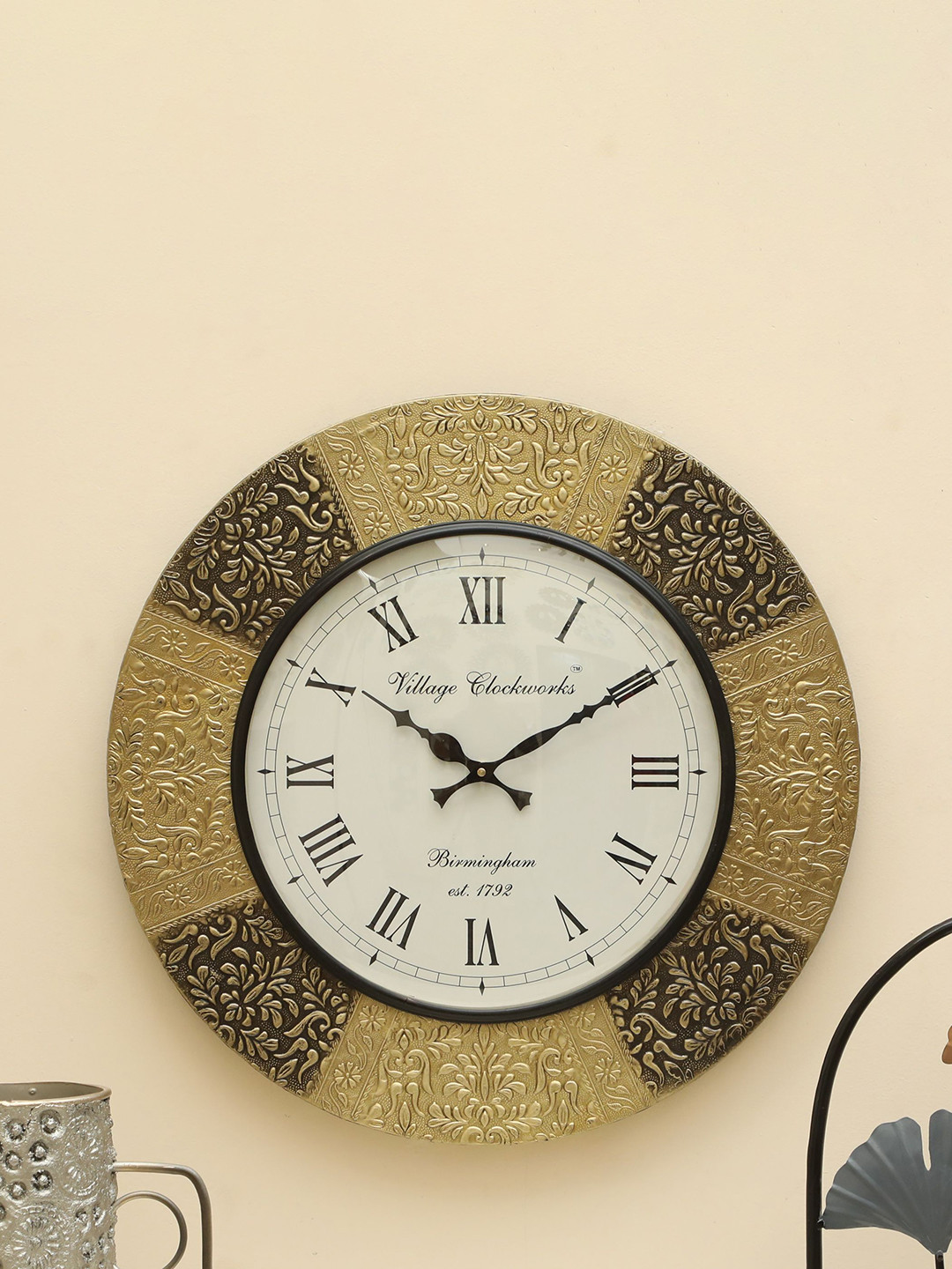 vedas C-Yarra Gold-Toned & White Textured Round Heritage Wooden Polished Wall Clock
