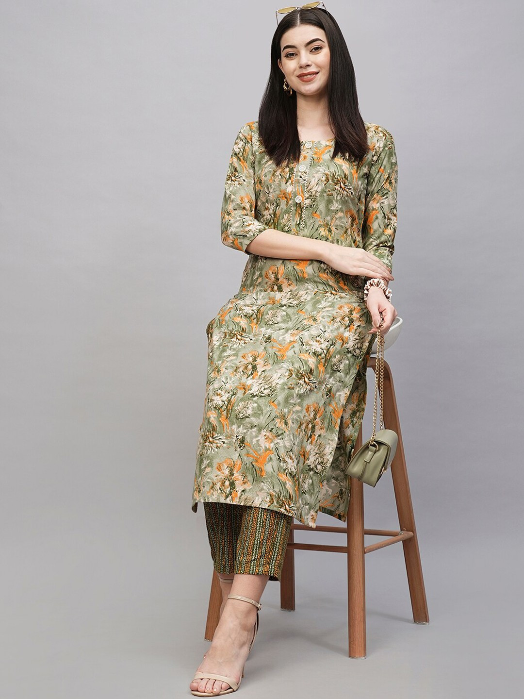 DIVASTRI Seep Floral Printed Round Neck Straight Kurta With Trousers