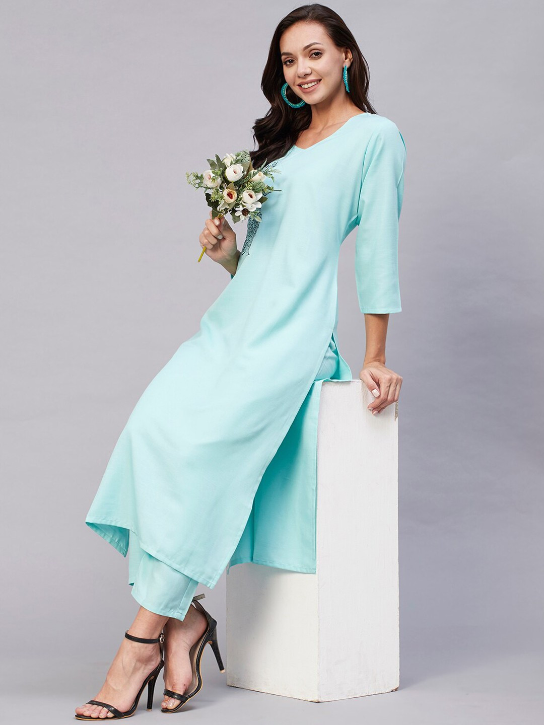 DIVASTRI Miti Floral Printed V-Neck Straight Kurta With Trousers