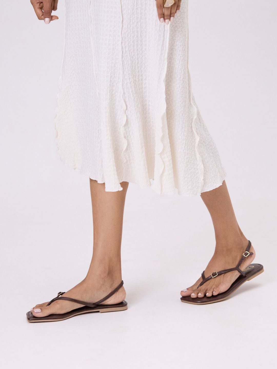 CAI Women Burgundy Toe Thong Flats