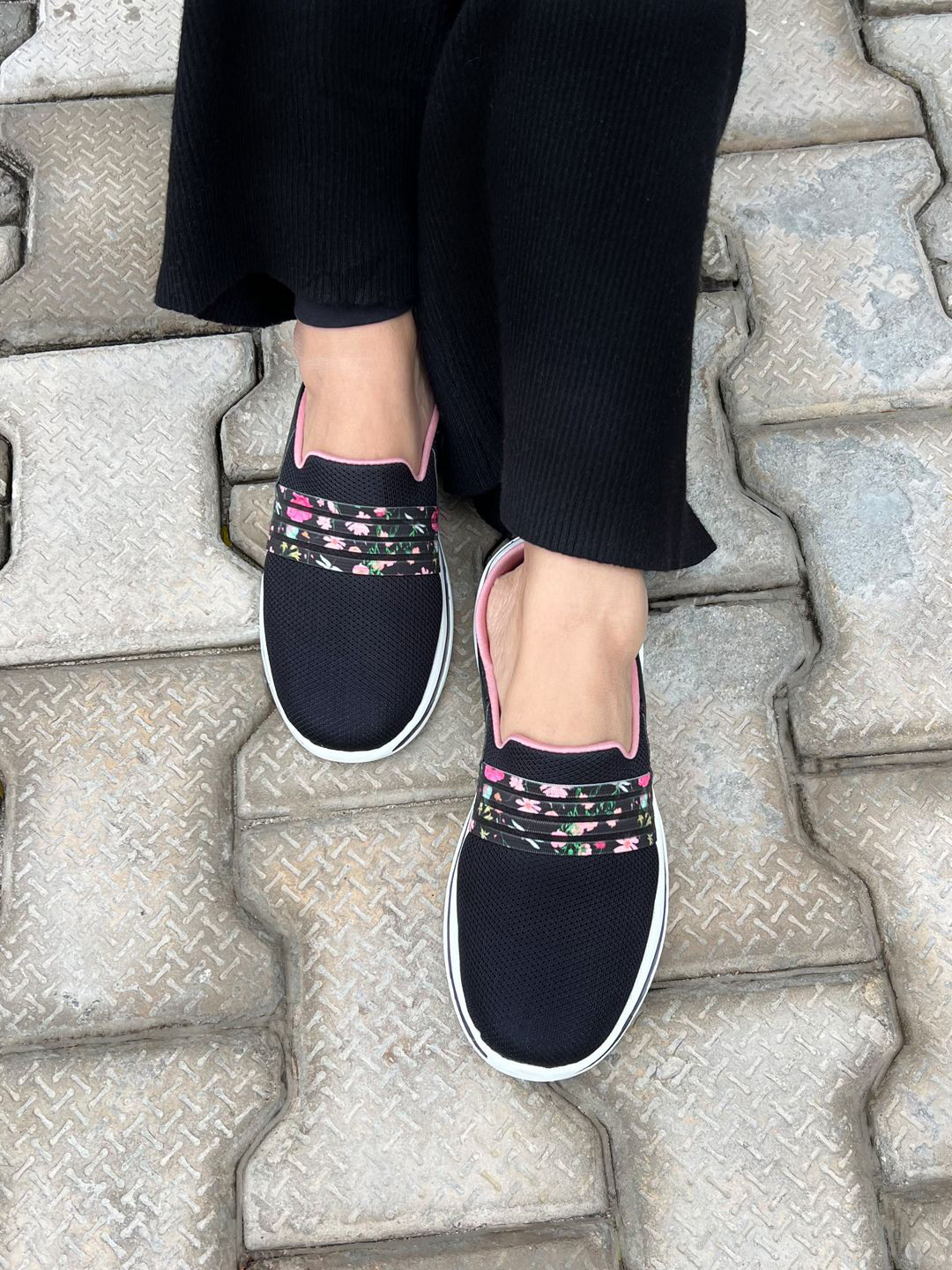 KazarMax Women Black Floral Comfortable Lightweight Clogs Casual Shoes