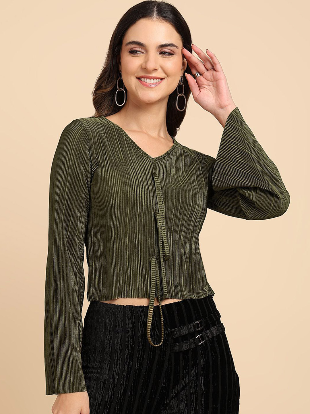 SAFFE Women V-Neck Flared Sleeves Crop Top