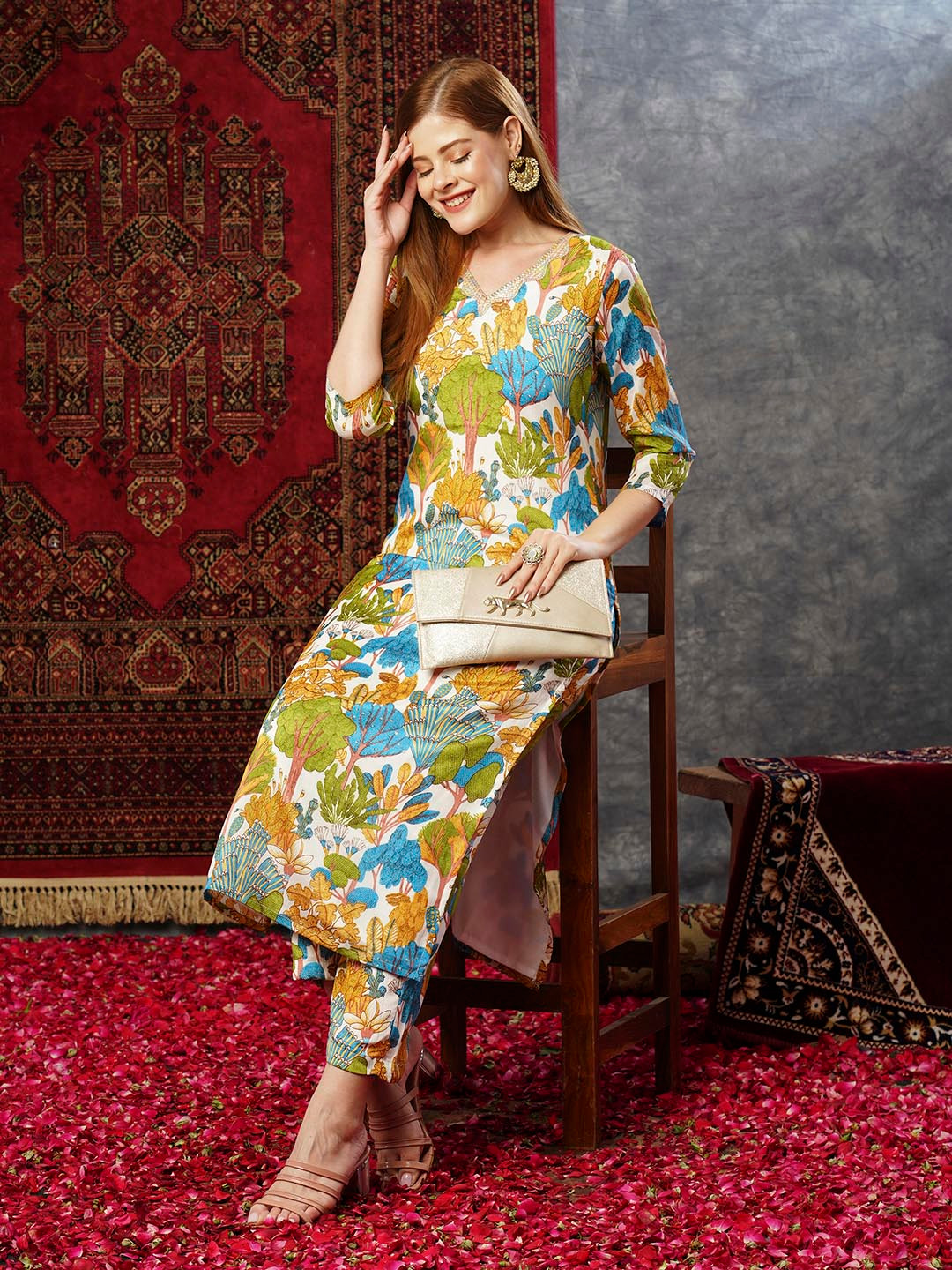 DIVASTRI Samlok Floral Printed V-Neck Straight Kurta With Trousers