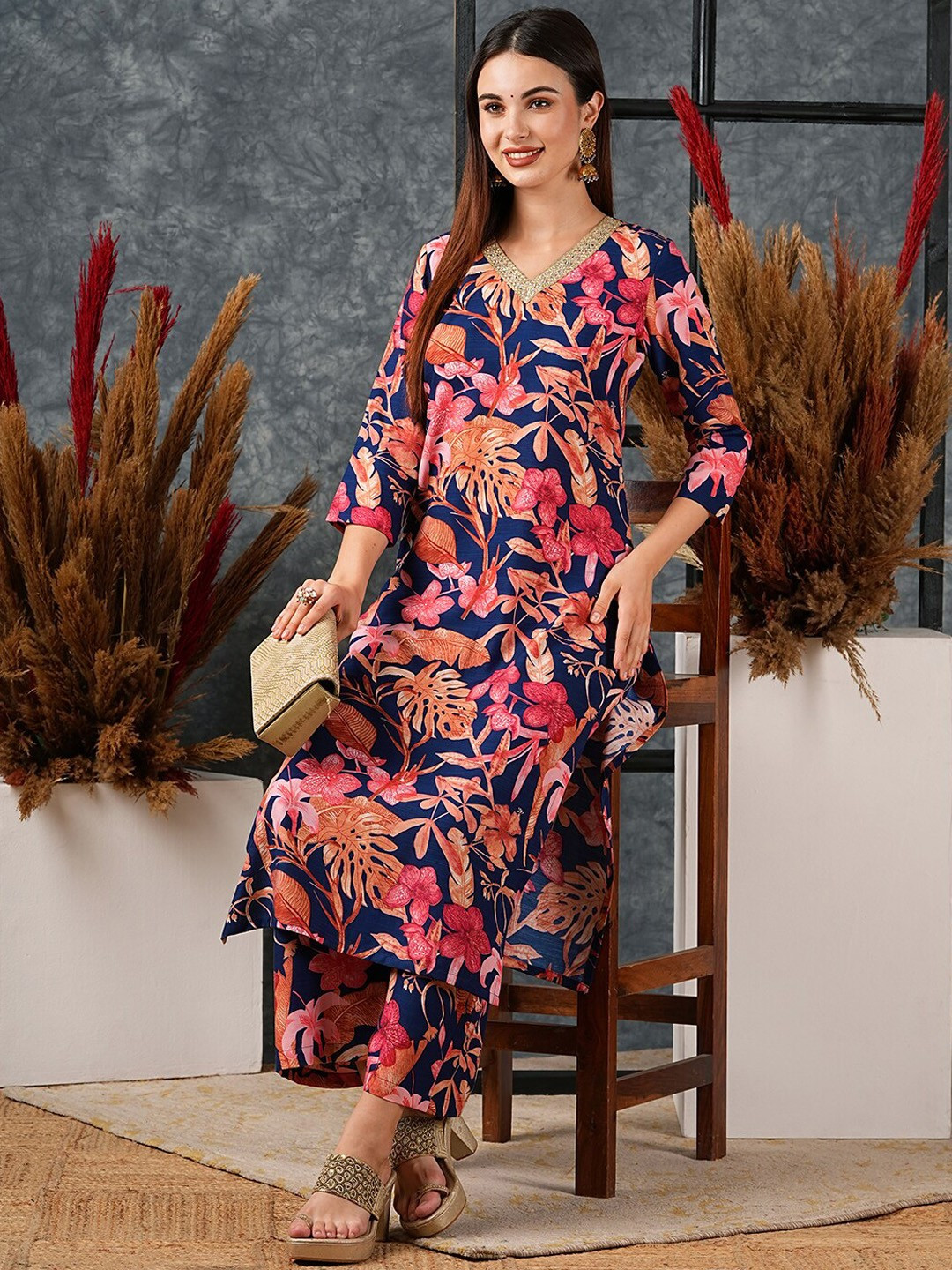 DIVASTRI Chinki Floral Printed V-Neck Straight Kurta With Trouser